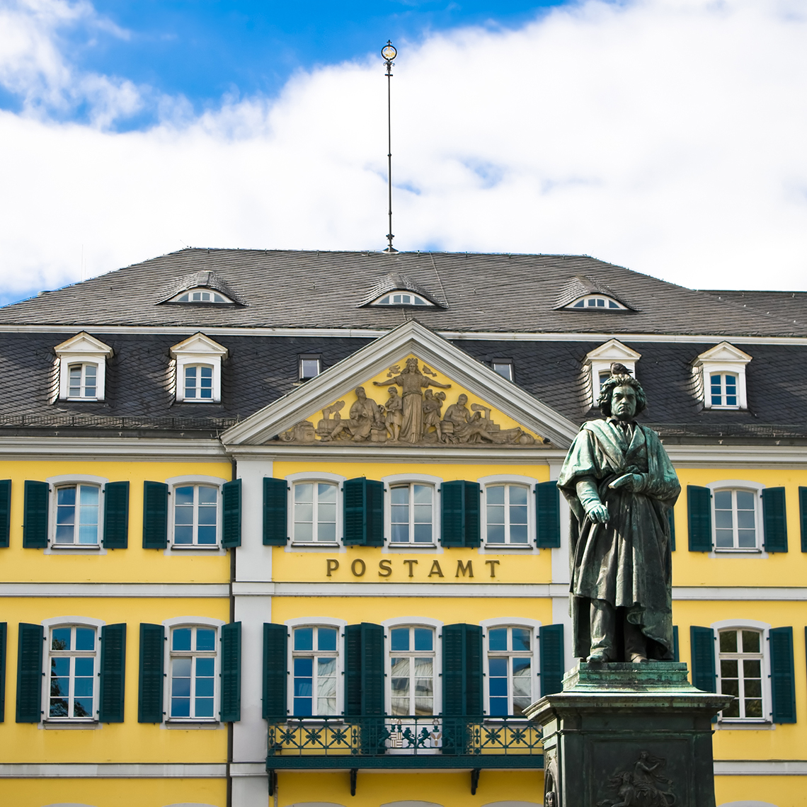 Eathappy-Bonn-Postamt_Beethoven-Statue-1140x1140px